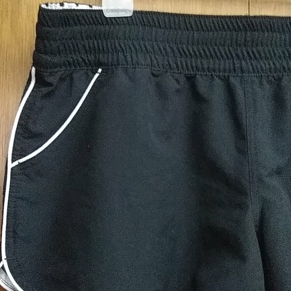 🆕 b&w athletic shorts - Picture 3 of 7